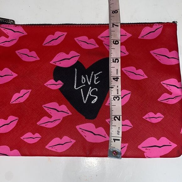 Red coated canvas Victoria’s Secret large wristlet make up bag - Picture 7 of 7